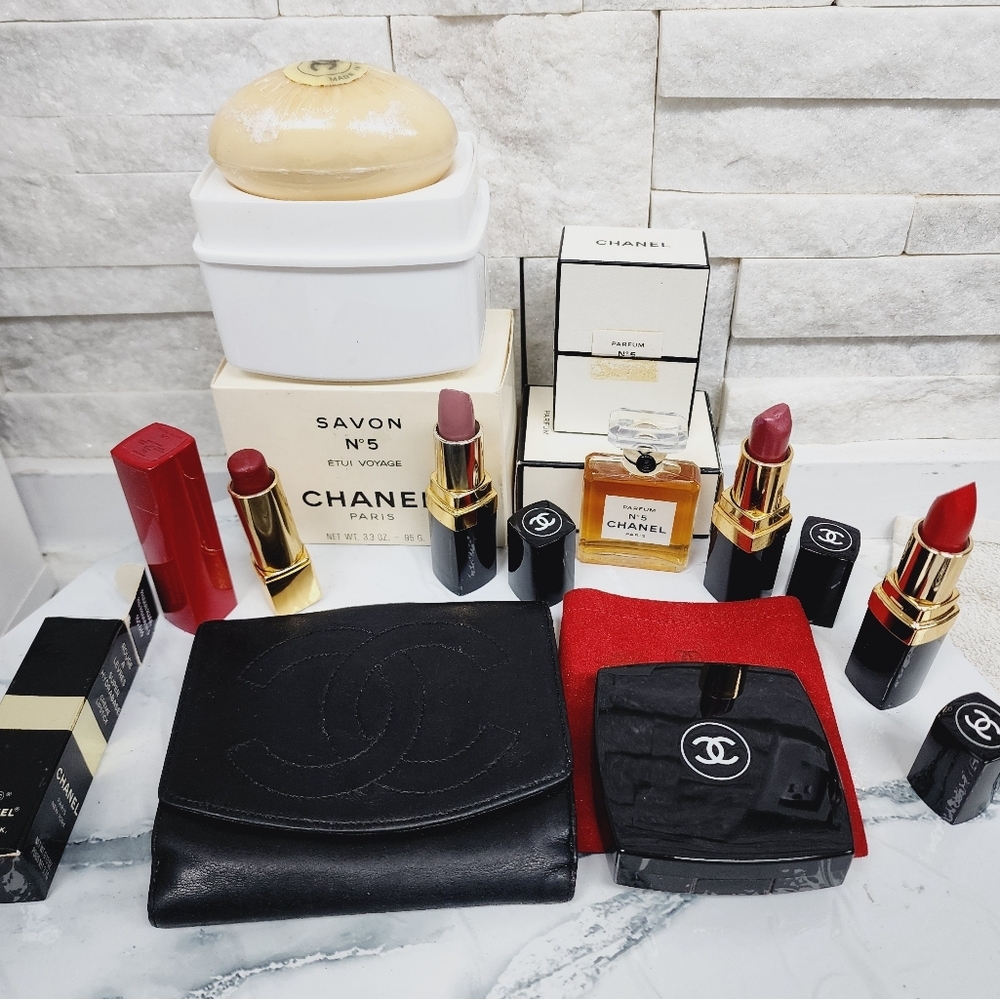 Authentic set chanel,wallets, parfum soap,lipstick and blush